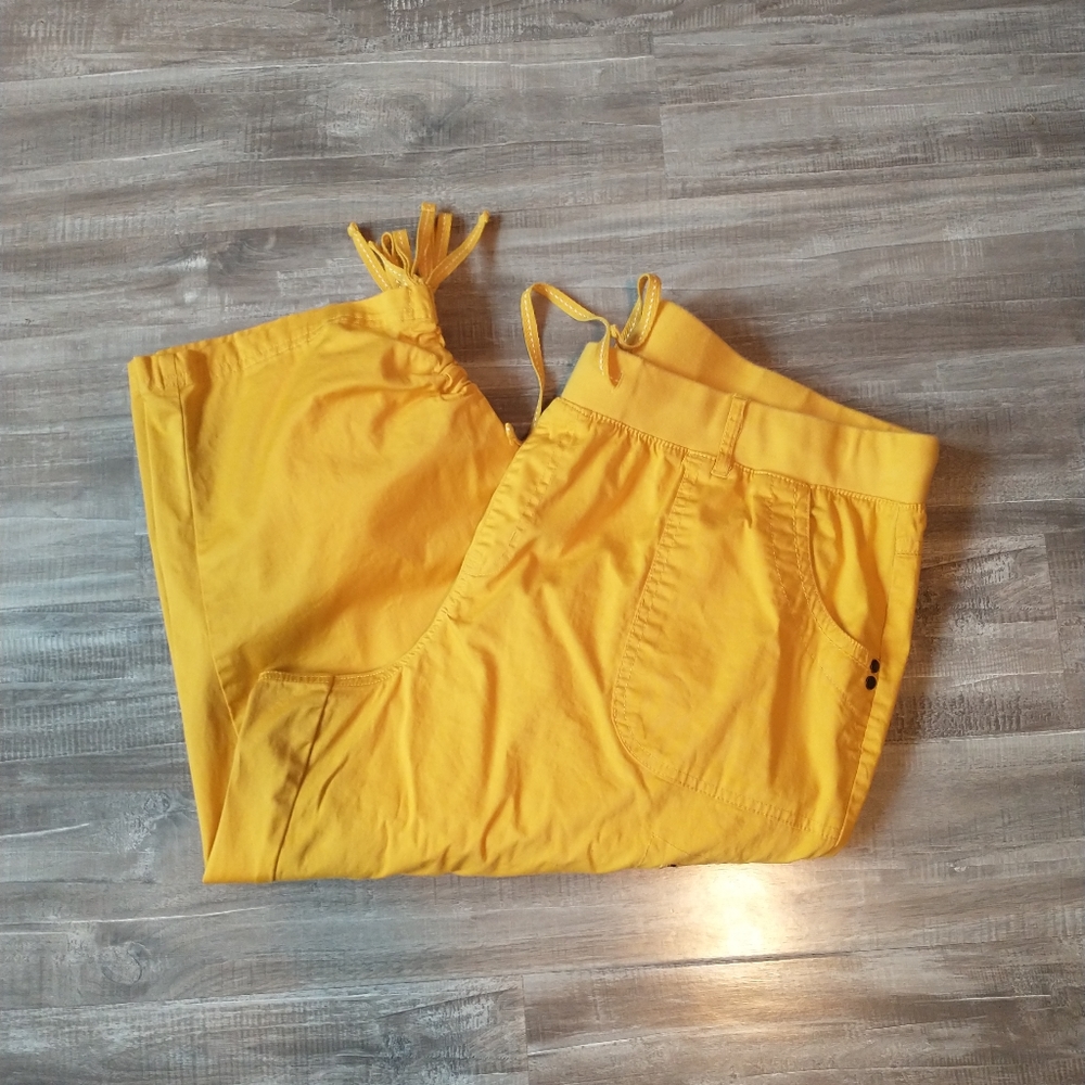 Women's Capri Pants